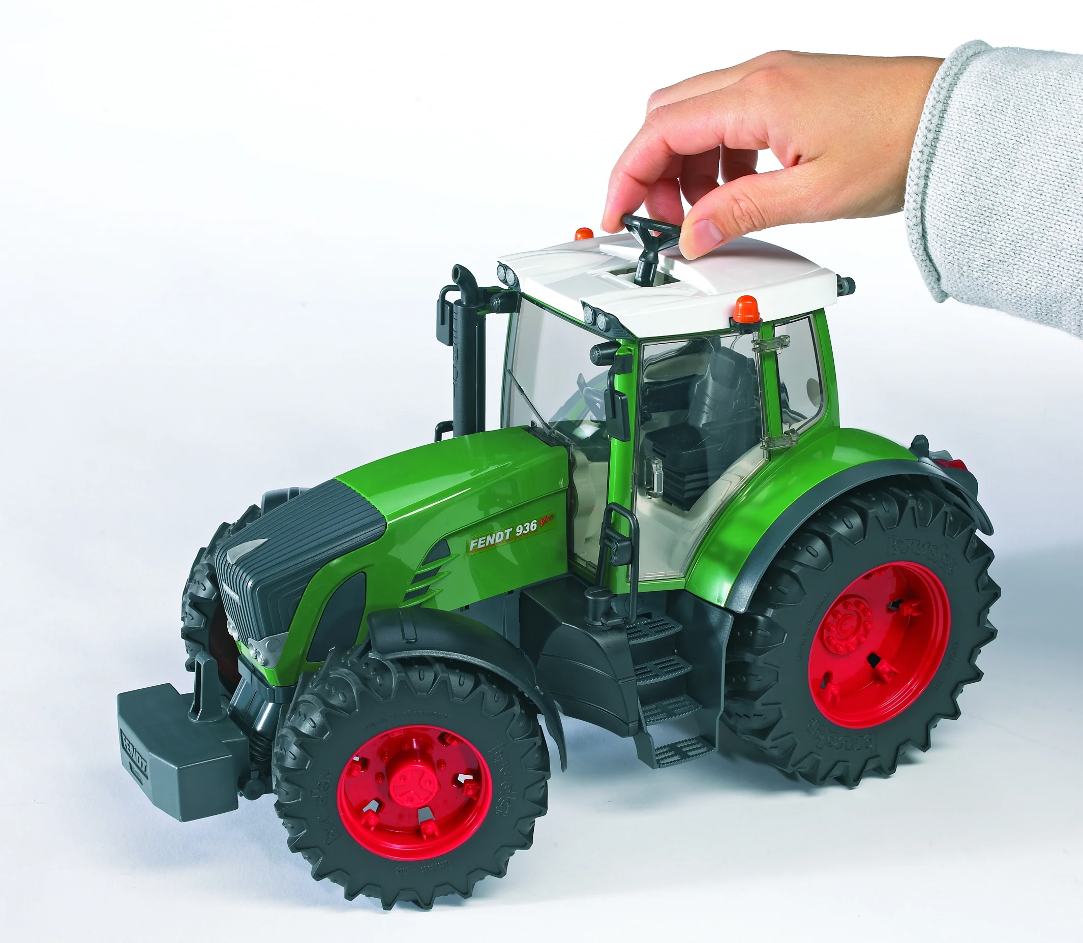 Bruder 03041 Fendt 936 Vario with Front Loader 20.12.8 - Image 3