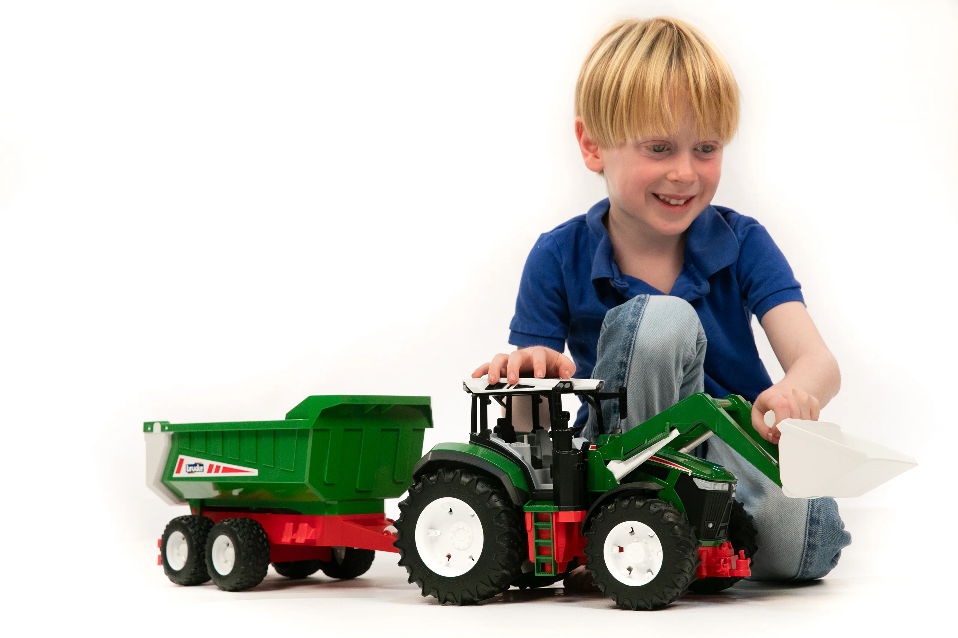 Bruder 03452 Roadmax Tractor with Front Loader and Tipping Trailer 30.10.10 - Image 5